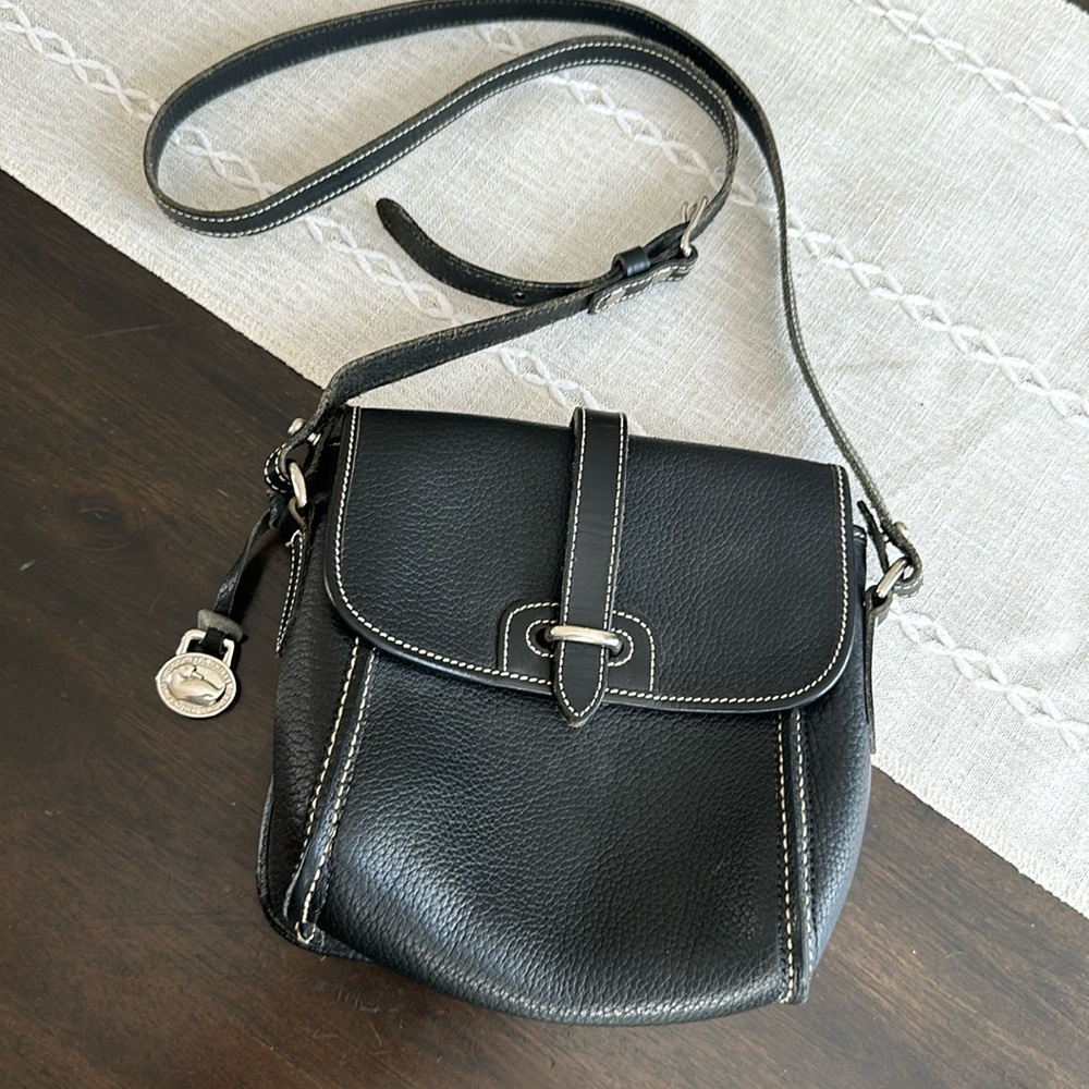 Dooney & Bourke Vintage Crossbody  ✨EXCELLENT CONDITION✨✨